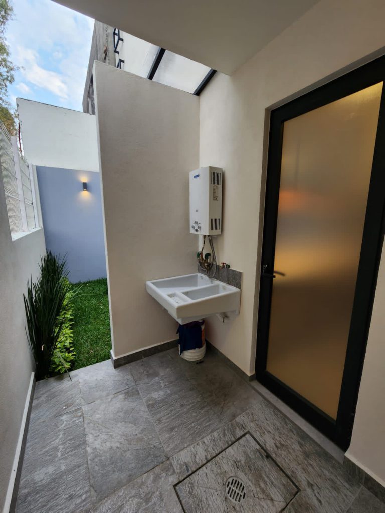 qalb-canadas-house-M15-30-014