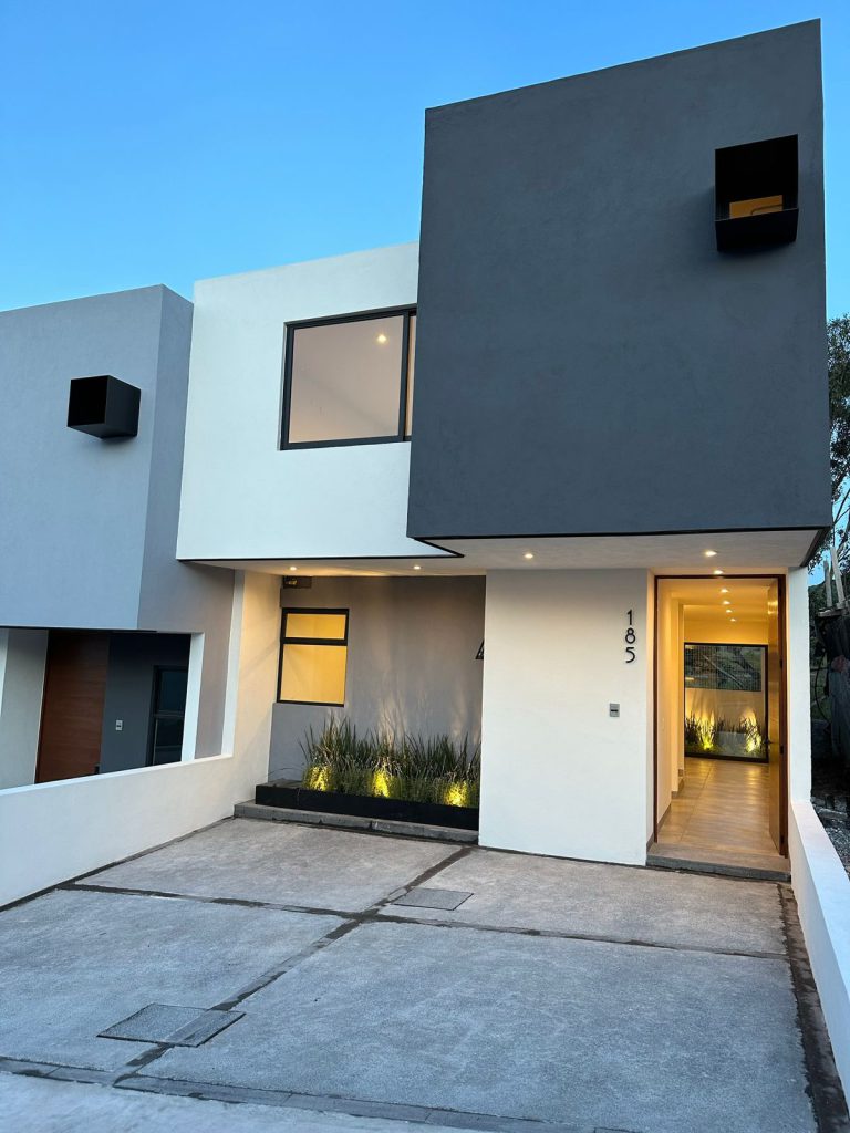 qalb-canadas-house-M15-31-1-1